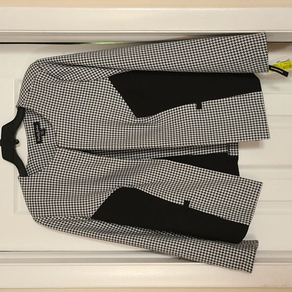 Clothes - Picture 2 of 3